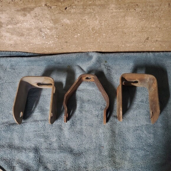 Vintage Saddle Shackle Brackets Porcelain Spool Insulators 3/4 Hole 3" x 4" - Picture 5 of 8